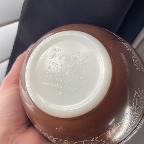 Vintage Pyrex Woodland Brown bowl 401 750mL - Picture 3 of 5